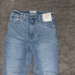 Abercrombie Ultra High Rise jeans ⭐️very trendy ⭐️